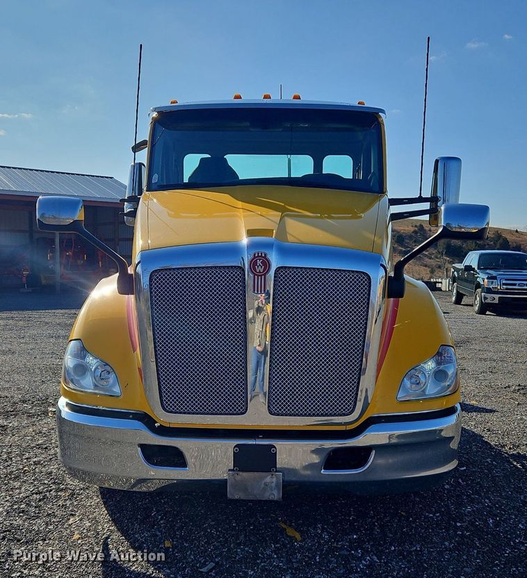 image for item OK9798 2020 Kenworth  T680 semi truck