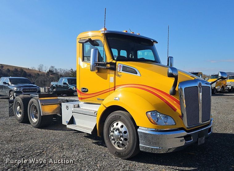 image for item OK9798 2020 Kenworth  T680 semi truck