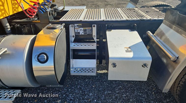 image for item OK9798 2020 Kenworth  T680 semi truck