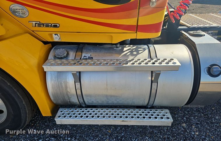 image for item OK9798 2020 Kenworth  T680 semi truck