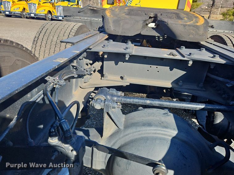 image for item OK9798 2020 Kenworth  T680 semi truck