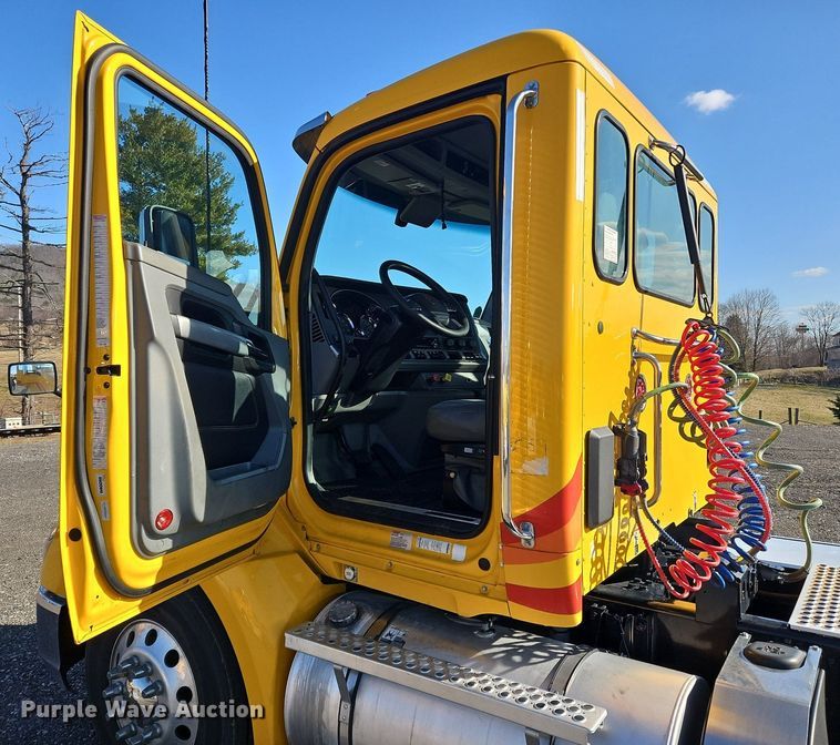 image for item OK9798 2020 Kenworth  T680 semi truck