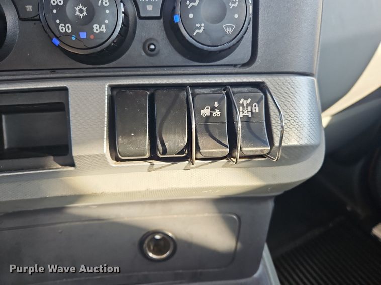 image for item OK9798 2020 Kenworth  T680 semi truck