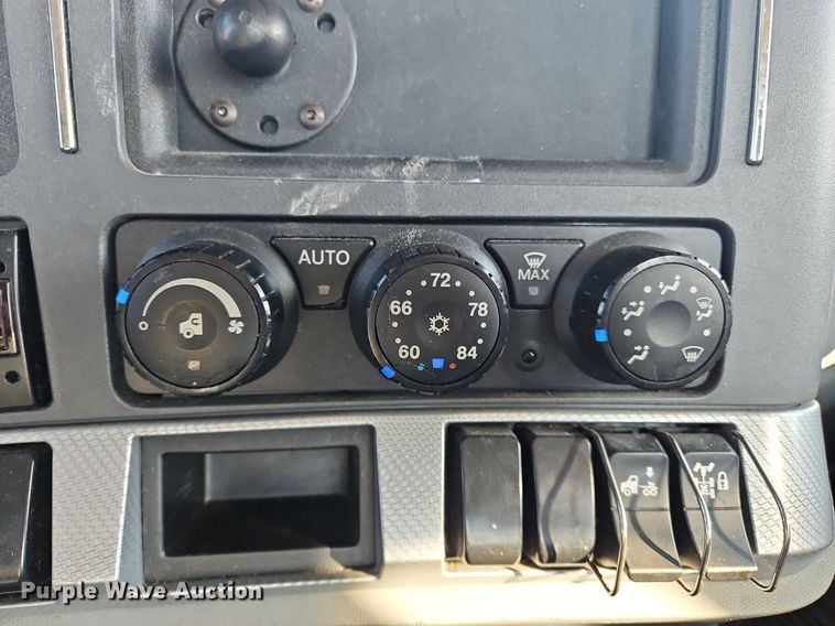 image for item OK9798 2020 Kenworth  T680 semi truck