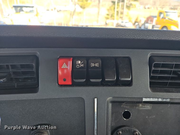 image for item OK9798 2020 Kenworth  T680 semi truck