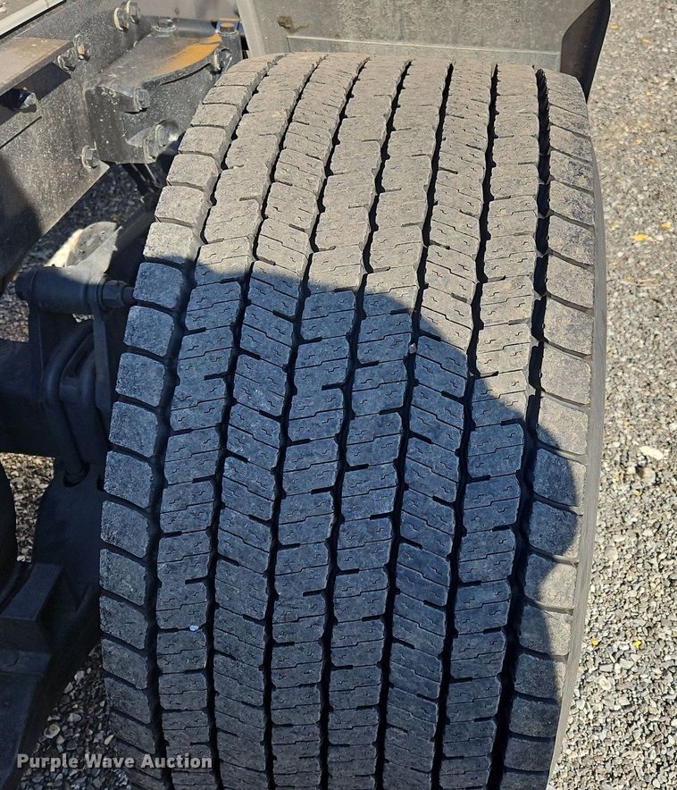 image for item OK9798 2020 Kenworth  T680 semi truck