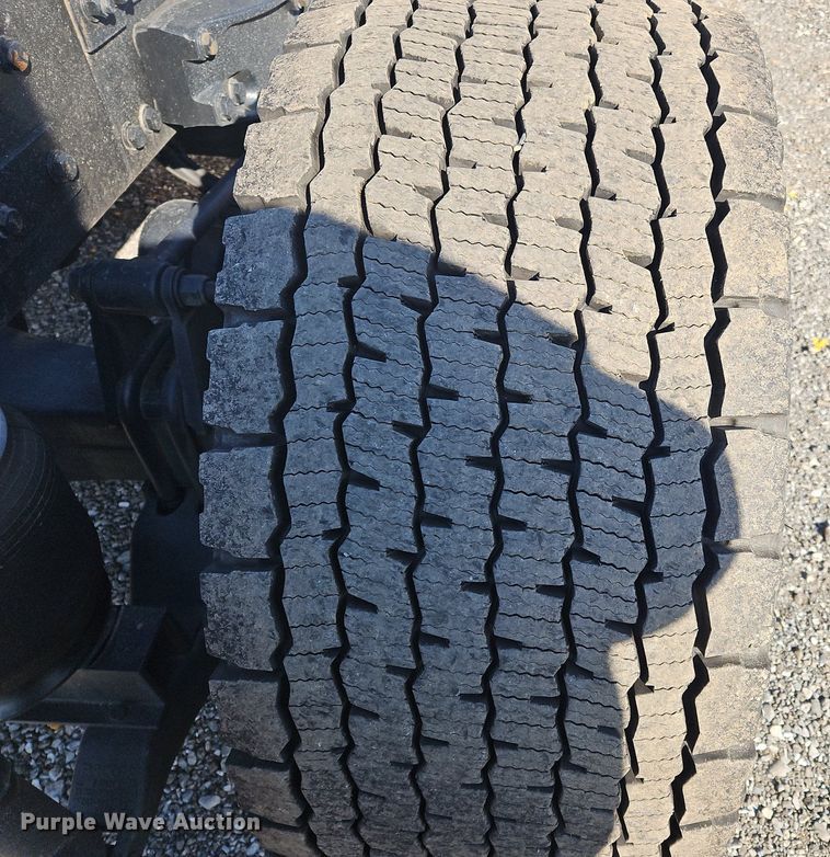 image for item OK9798 2020 Kenworth  T680 semi truck