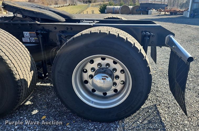 image for item OK9798 2020 Kenworth  T680 semi truck