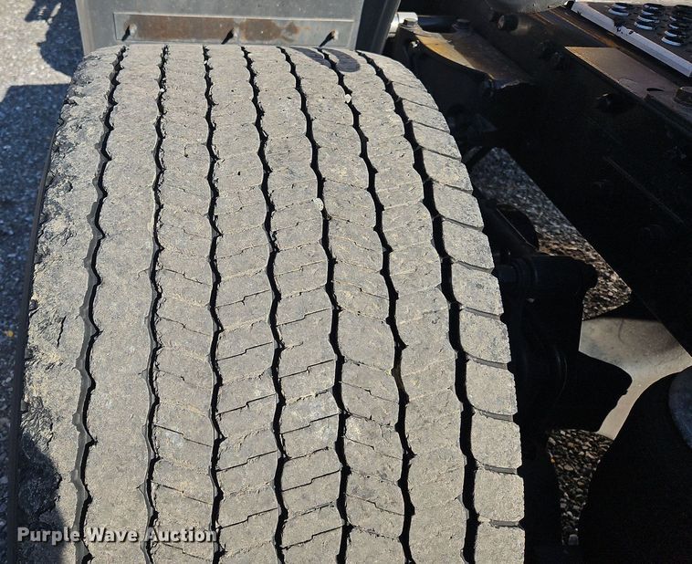 image for item OK9798 2020 Kenworth  T680 semi truck