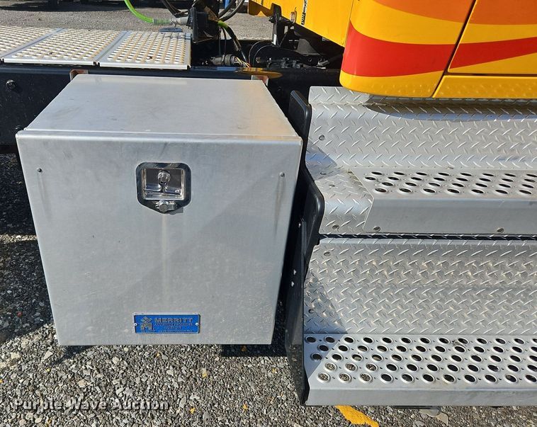 image for item OK9799 2020 Kenworth  T680 semi truck