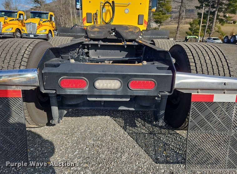 image for item OK9799 2020 Kenworth  T680 semi truck