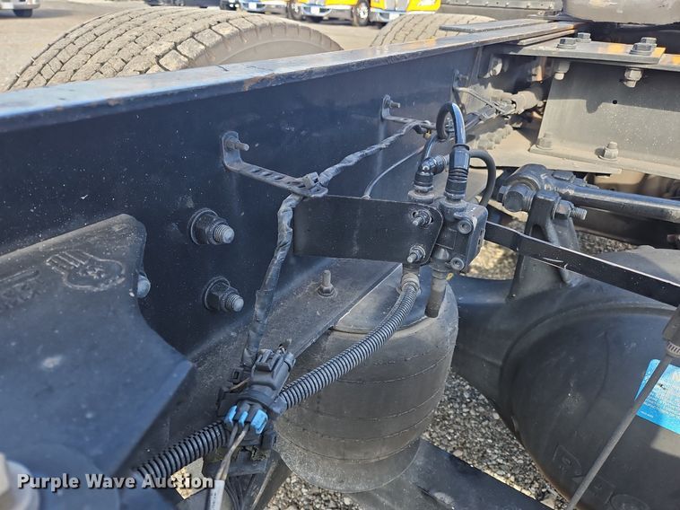 image for item OK9799 2020 Kenworth  T680 semi truck