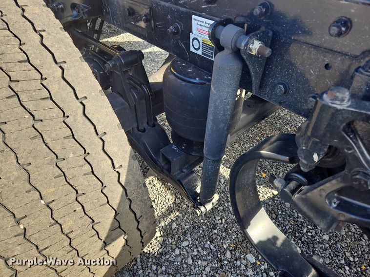 image for item OK9799 2020 Kenworth  T680 semi truck