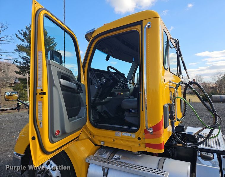 image for item OK9799 2020 Kenworth  T680 semi truck