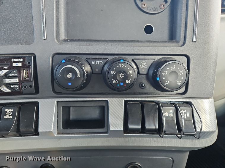 image for item OK9799 2020 Kenworth  T680 semi truck