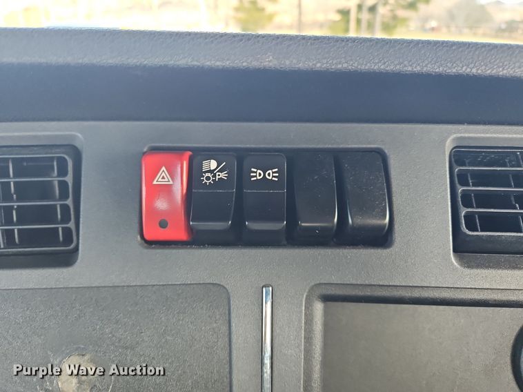 image for item OK9799 2020 Kenworth  T680 semi truck