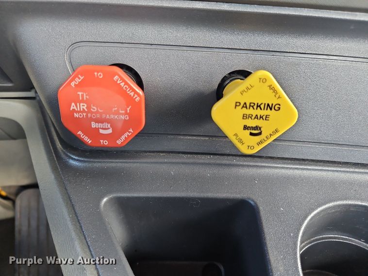 image for item OK9799 2020 Kenworth  T680 semi truck