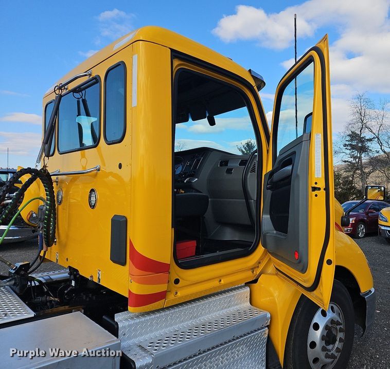 image for item OK9799 2020 Kenworth  T680 semi truck