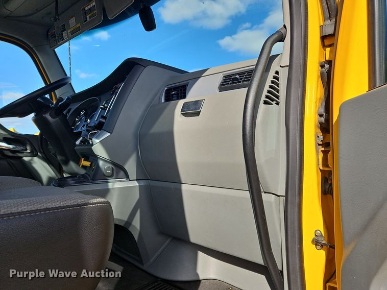 image for item OK9799 2020 Kenworth  T680 semi truck