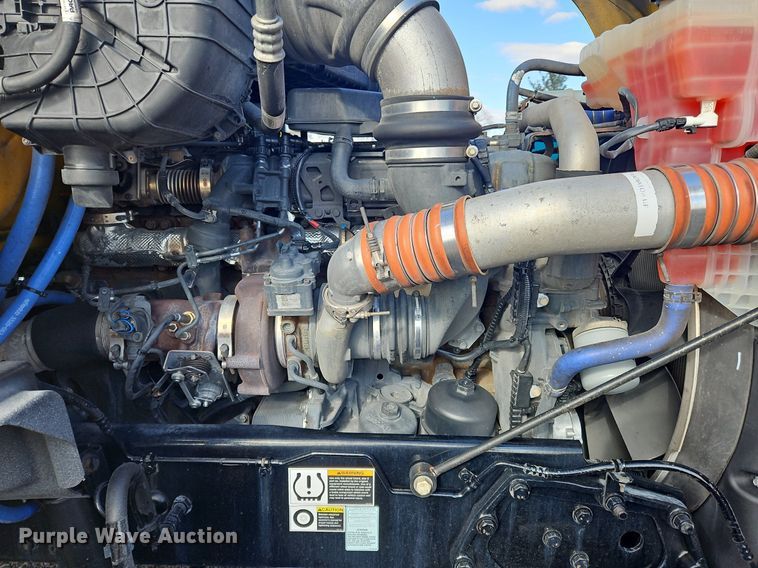 image for item OK9799 2020 Kenworth  T680 semi truck