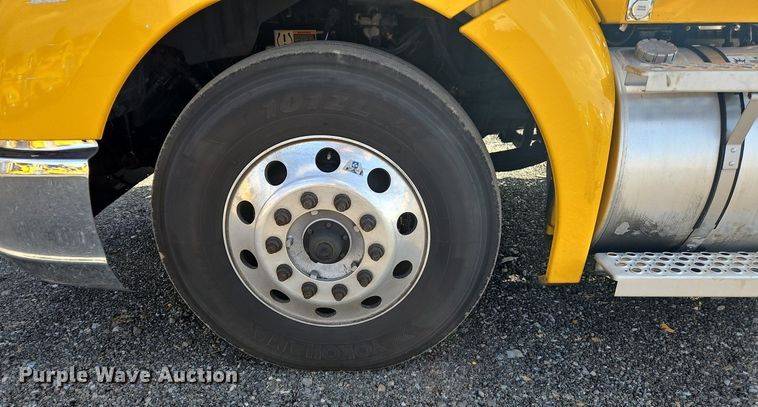 image for item OK9799 2020 Kenworth  T680 semi truck