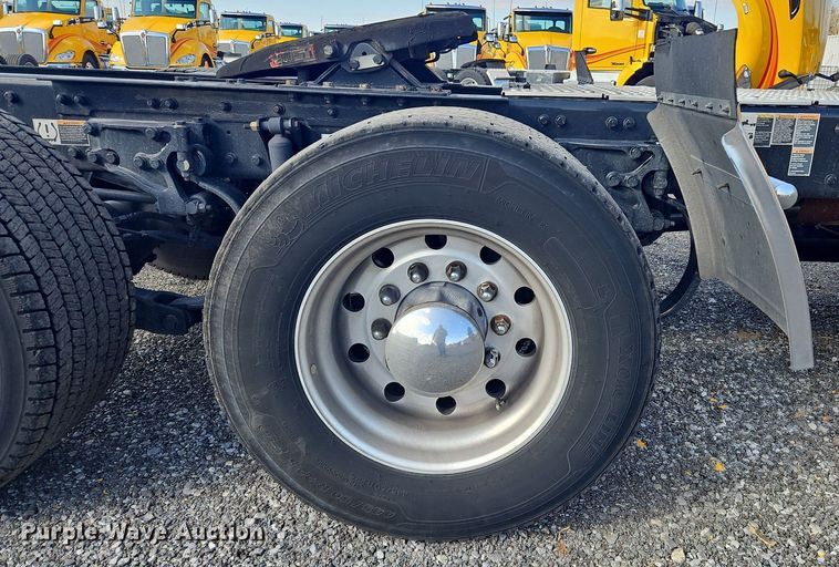 image for item OK9799 2020 Kenworth  T680 semi truck