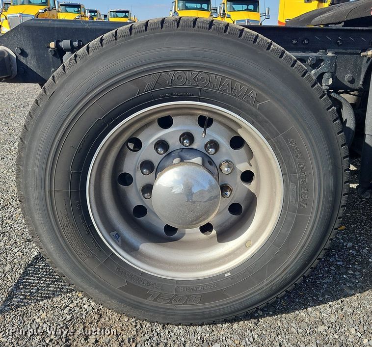 image for item OK9799 2020 Kenworth  T680 semi truck