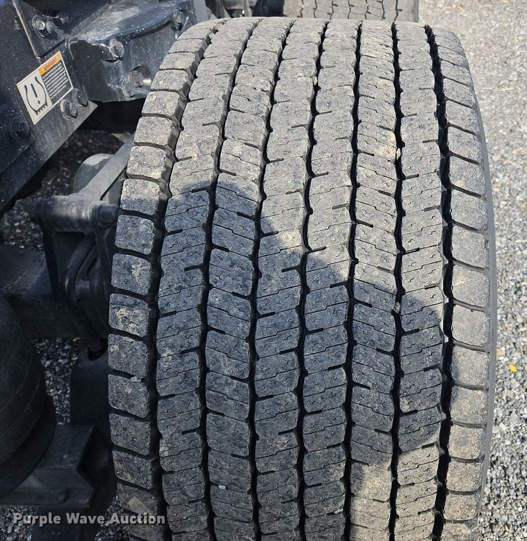 image for item OK9799 2020 Kenworth  T680 semi truck