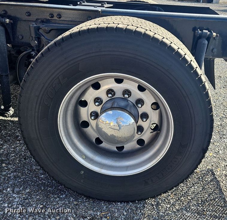 image for item OK9799 2020 Kenworth  T680 semi truck