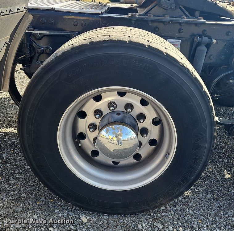 image for item OK9799 2020 Kenworth  T680 semi truck