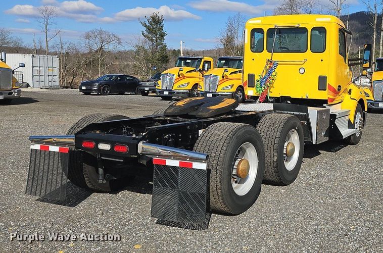 image for item OK9800 2019 Kenworth  T680 semi truck