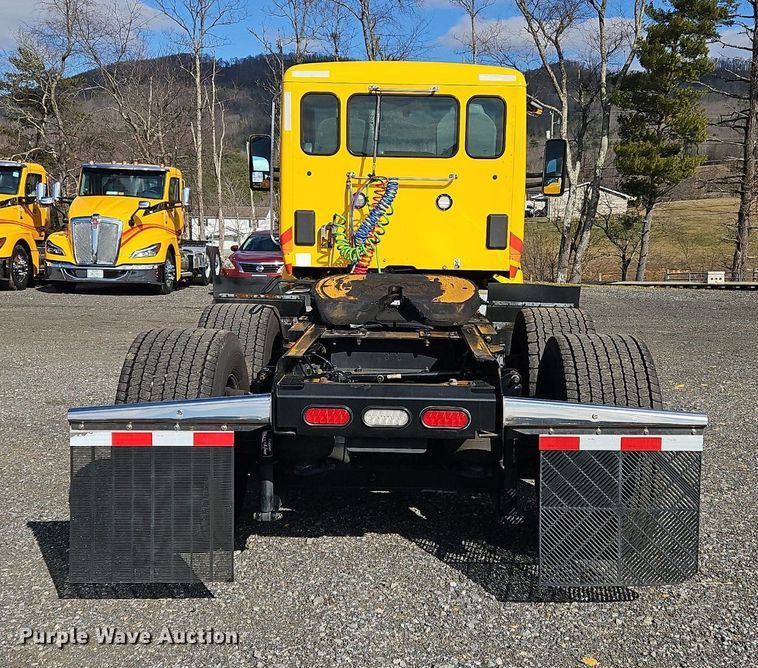 image for item OK9800 2019 Kenworth  T680 semi truck