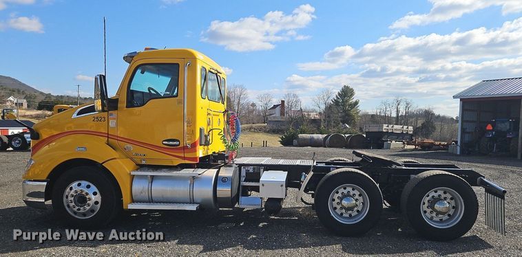 image for item OK9800 2019 Kenworth  T680 semi truck