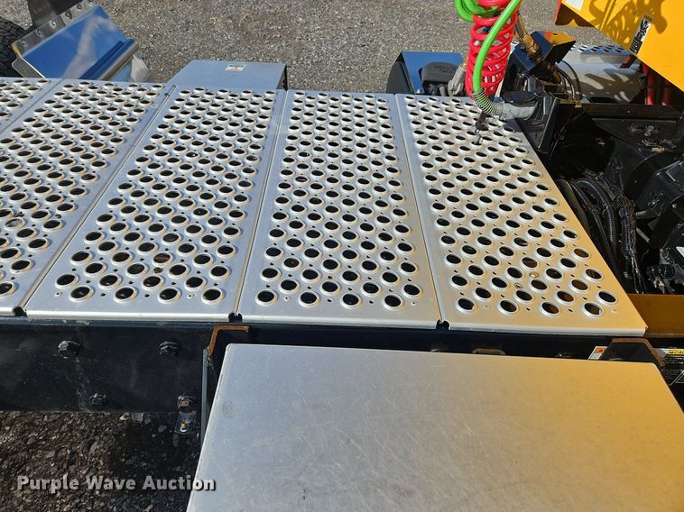 image for item OK9800 2019 Kenworth  T680 semi truck