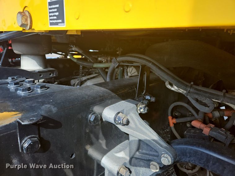 image for item OK9800 2019 Kenworth  T680 semi truck