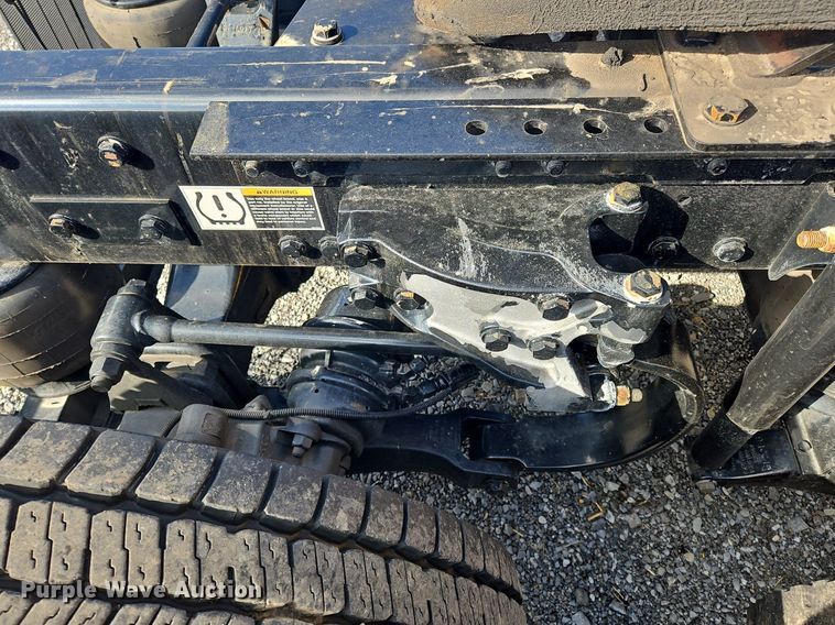 image for item OK9800 2019 Kenworth  T680 semi truck