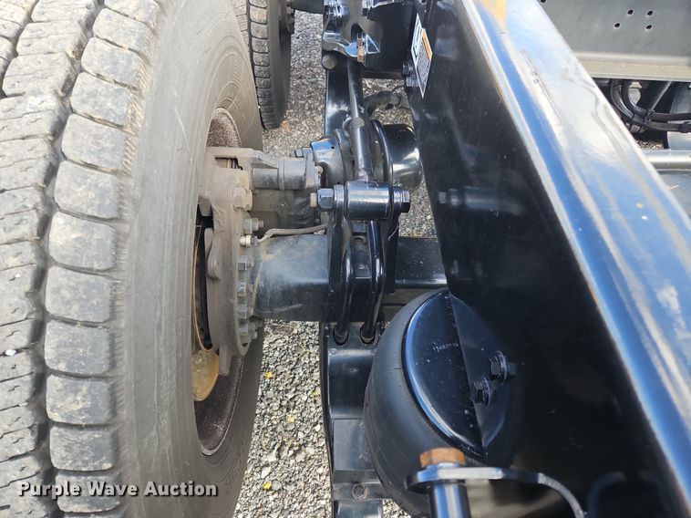 image for item OK9800 2019 Kenworth  T680 semi truck