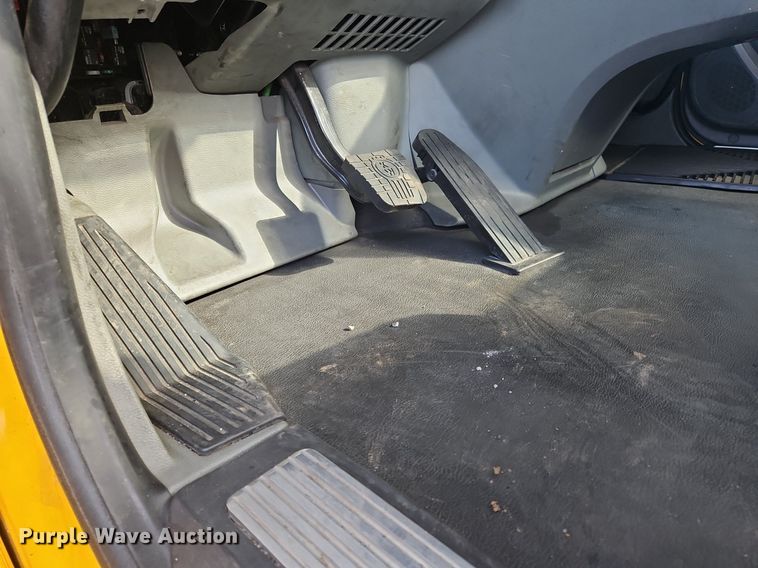 image for item OK9800 2019 Kenworth  T680 semi truck