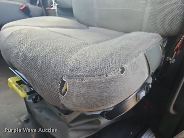 image for item OK9800 2019 Kenworth  T680 semi truck