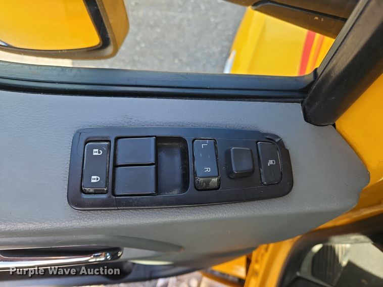 image for item OK9800 2019 Kenworth  T680 semi truck