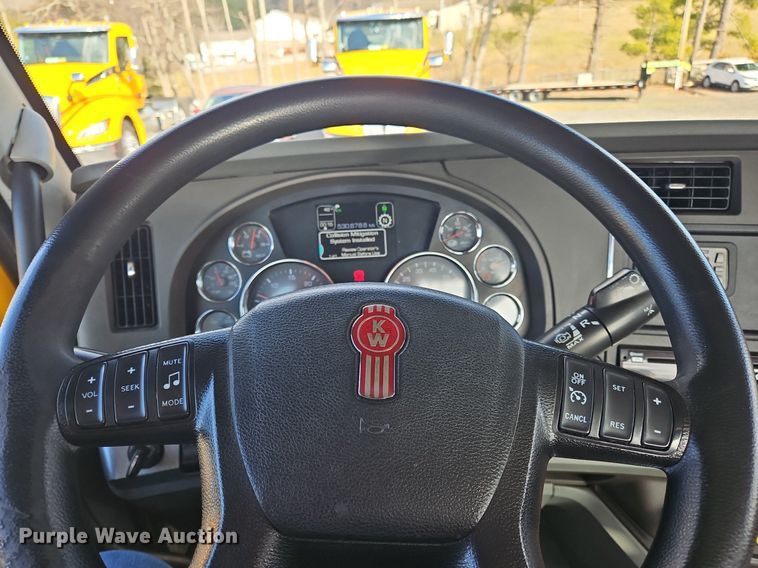 image for item OK9800 2019 Kenworth  T680 semi truck