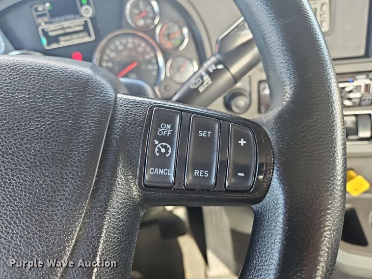 image for item OK9800 2019 Kenworth  T680 semi truck