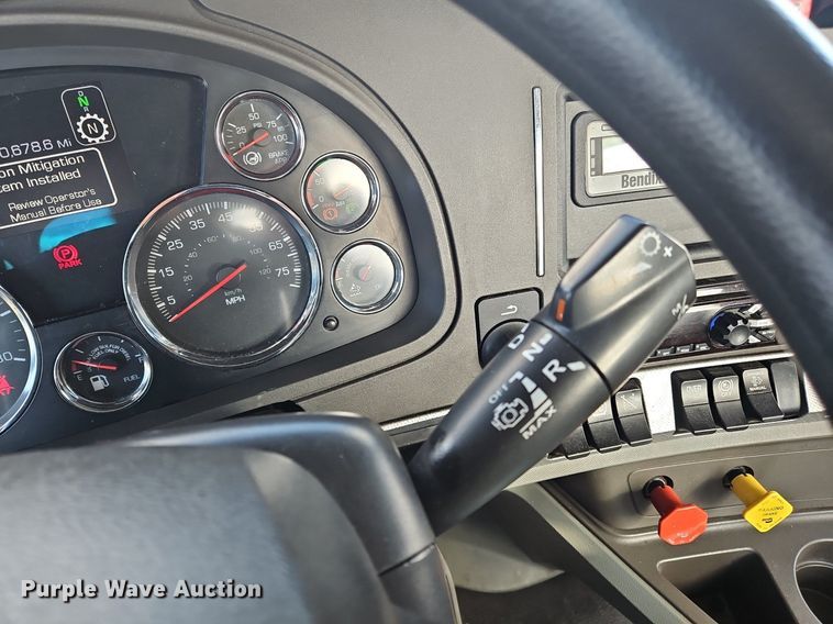 image for item OK9800 2019 Kenworth  T680 semi truck