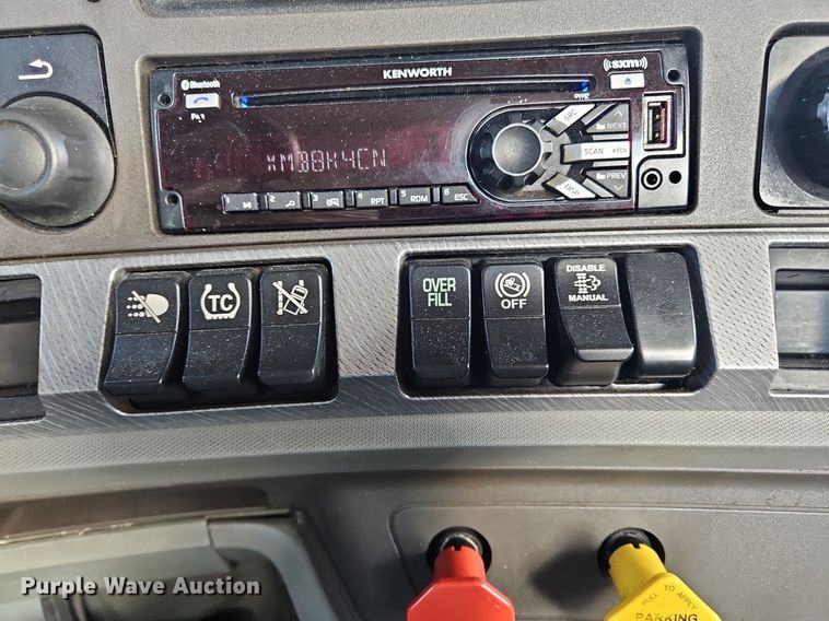 image for item OK9800 2019 Kenworth  T680 semi truck