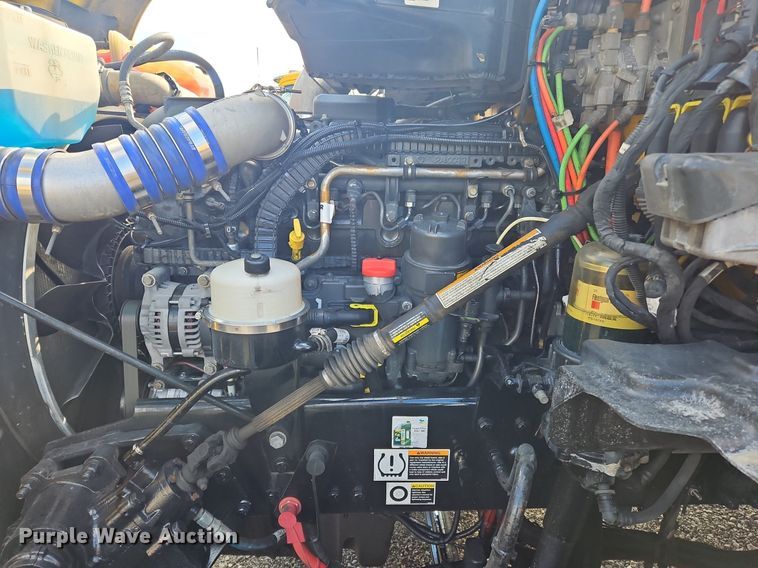 image for item OK9800 2019 Kenworth  T680 semi truck