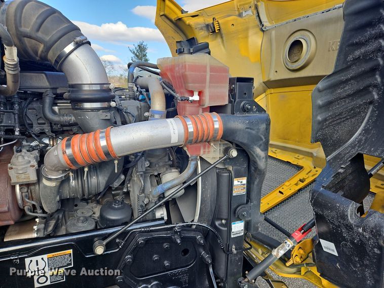 image for item OK9800 2019 Kenworth  T680 semi truck