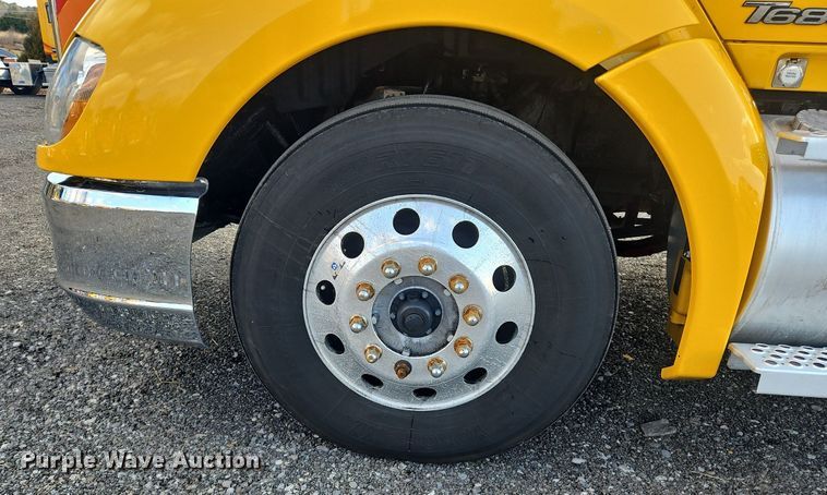 image for item OK9800 2019 Kenworth  T680 semi truck