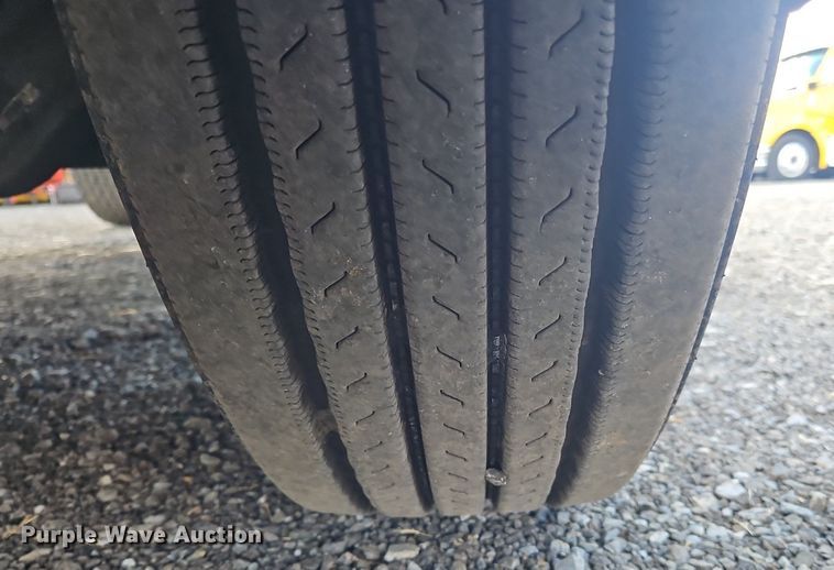 image for item OK9800 2019 Kenworth  T680 semi truck