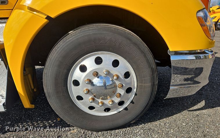 image for item OK9800 2019 Kenworth  T680 semi truck