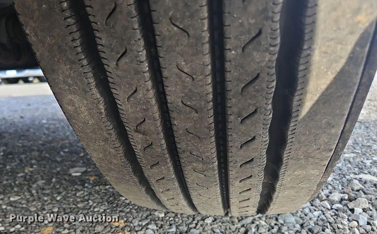 image for item OK9800 2019 Kenworth  T680 semi truck